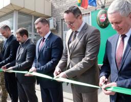 Переконаний, що угоди з Росією не варті й паперу, на якому вони написані, проте сподіваюсь, що наші домовленості будуть «залізобетонними», – Сергій Гайдай на відкритті Почесного консульства Литовської республіки у Луганській області