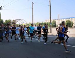 Герої живуть вічно, поки ми їх пам’ятаємо – Сергій Гайдай учасникам патріотичного забігу «Шаную воїнів, біжу за героїв України»