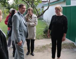 У Новопсковському районі Віталій Комарницький відвідав сироварів