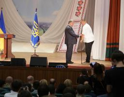 Петро Порошенко: Що може бути найбільш яскравим символом мирного життя, ніж театр? 