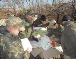 Захисникам Станиці Луганської офіцери Групи цивільно-військового співробітництва привезли волонтерську допомогу