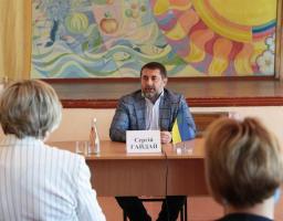 У школах не повинно бути ніякої політики, – Сергій Гайдай зустрівся з педагогами