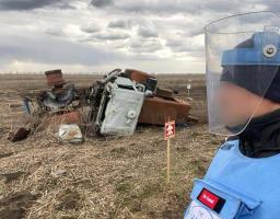 «Я хочу, щоб люди поверталися у безпечні міста та села», - пан Олег змінив фах і обрав роботу демінером, аби на рідну Луганщину могли повернутися цивільні