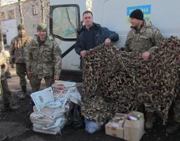 Офіцери ЦВС та волонтери передали захисникам Луганщини необхідні речі