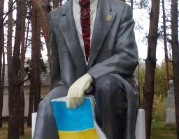 На Луганщині учасники АТО проводять декомунізацію