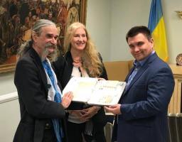 Зустріч Павла Клімкіна зі співзасновником Музею української марки імені Якова Балабана