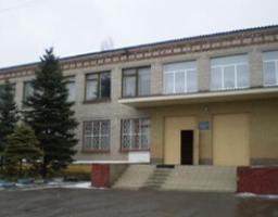 У Станично-Луганському районі з автоматичної зброї вночі обстріляли школу