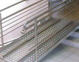 На 70 % об’єктів області створені умови для безперешкодного доступу осіб з інвалідністю