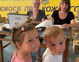 Серце розривається, коли я бачу тут знайомі обличчя сєвєродончан, –  Один день з роботи гуманітарного хабу у Дніпрі