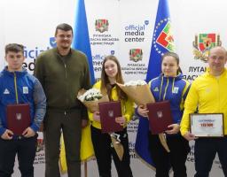 Коли оголошують переможців і звучить ім’я з Луганщини – це величезна гордість для кожного її мешканця! – Артем Лисогор зустрівся зі спортсменами-важкоатлетами