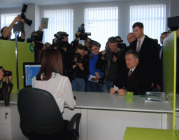 У Сєвєродонецьку за участю Міністра внутрішніх справ України Арсена Авакова урочисто відкрили новий сервісний центр МВС