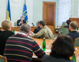 Нічого важливішого, ніж повернення наших додому немає – Президент під час зустрічі із рідними українських полонених