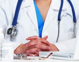 У Сєвєродонецькому гуманітарному хабі в Тернополі переселенців з Луганщини приймає лікар