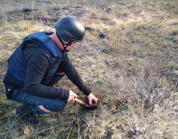 Піротехніками на Луганщині вилучено 54 одиниці вибухонебезпечних предметів 