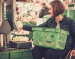 Усі нові та реконструйовані супермаркети й інші магазини мають бути зручними для людей з інвалідністю