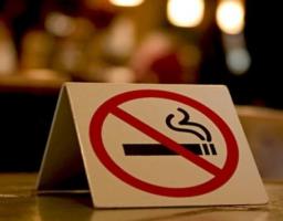 ​В Україні відсьогодні заборонене паління електронних сигарет у громадських місцях