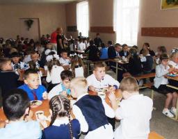 У містах і районах області: відремонтовано їдальню Попаснянської багатопрофільної гімназії №25 