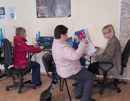 За останній рік Сіверськодонецька міська військова адміністрація трансформувала свою діяльність у розгалужену систему безпосередньої підтримки мешканців громади, які втратили свої домівки. Основний фокус змістився на пряме цільове фінансування людей та впровадження унікальних для України соціальних інструментів. Особлива увага приділяється підтримці внутрішньо переміщених осіб, військовослужбовців та їхніх родин, які потребують допомоги в нових умовах життя.  «Ми першими в Україні зруйнували стереотип, що п