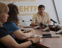 Виступ директора Департаменту освіти і науки Луганської облдержадміністрації Юрія Стецюка на брифінгу для ЗМІ