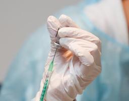 З 28 липня громадяни, які прибувають з тимчасово окупованої території, можуть пройти щеплення від COVID-19 безпосередньо на КПВВ «Станиця Луганська»  