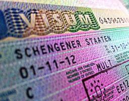 Статистика - попит на шенгенські візи впав удвічі