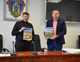 Сватівська та Броварська громади офіційно закріпили партнерство в рамках проєкту «Пліч-о-пліч»