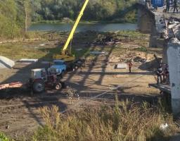 Єднаємо Луганщину: тривають відновлювальні роботи біля зруйнованого мосту