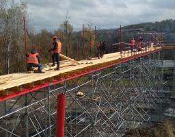 Єднаємо Луганщину: тривають відновлювальні роботи біля зруйнованого мосту