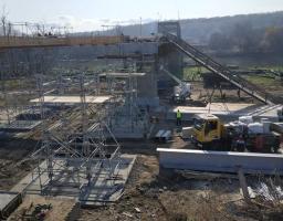 Єднаємо Луганщину: будівельники продовжують відновлювати міст біля КПВВ