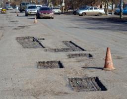 До зимового періоду усунено ямковість на 1000 км доріг області