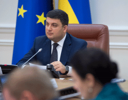 Володимир Гройсман: Сьогодні в Україні ніхто ні в кого за несплату житлово-комунальних послуг не забирає квартири