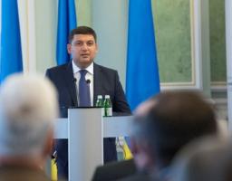 Володимир Гройсман під час зустрічі із українськими дипломатами: Маємо дати відсіч інформаційній агресії