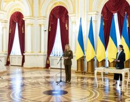 За ініціативою Олени Зеленської в Маріїнському палаці запрацювали україномовний та англомовний аудіогіди