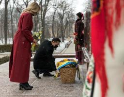 Президентське подружжя вшанувало пам’ять Тараса Шевченка