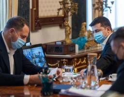 Пришвидшення вакцинації та боротьбу з підробкою ПЛР-тестів і сертифікатів про щеплення проти COVID-19 обговорили на нараді у Президента