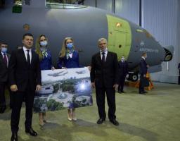 Вперше за роки незалежності держава замовляє у «Антонова» три нові українські літаки Ан-178, які отримає армія – Володимир Зеленський