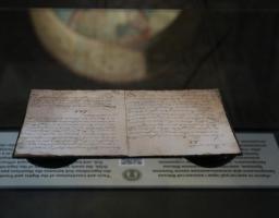 За ініціативою Володимира Зеленського до України вперше в історії привезли оригінал Конституції Пилипа Орлика