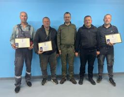 Президентськими відзнаками нагороджено робітників комунальних підприємств Луганщини, які будують оборонні споруди