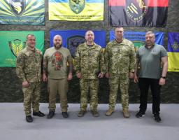 Олексій Харченко вручив голові Державної прикордонної служби України найвищу обласну нагороду - почесну відзнаку «За розвиток регіону»