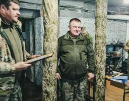 Щодня ви ризикуєте життям, аби наші діти зростали в спокої, – Артем Лисогор відзначив бійців підрозділів, які боронять схід