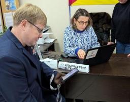 Герой України Володимир Жемчугов звернувся до луганського ЦНАПу в Броварах за витягом із реєстру ветеранів війни 