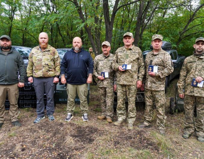 Луганській бригаді ТРО Олексій Харченко передав необхідну техніку 
