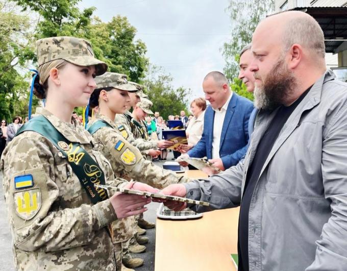 Усі 36 випускників Луганського обласного ліцею із посиленою військово-фізичною підготовкою планують вступити до військових вишів