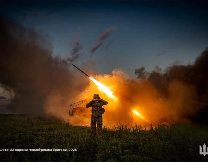 Із молоді з луганського центру "Воїн" росіяни роблять пілотів, жителям крайньої півночі пропонують гроші за переїзд до "лнр" - погодилися шестеро, загарбники атакували в бік Новоєгорівки