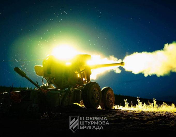 Жителям Рубіжного окупанти здійснили багатотисячні нарахування за ненадані ЖКП, замість магазинів - в невеликих населених пунктах "лнр" автокрамниці підвозять продукти двічі на тиждень, із автоматичних гранатометів поцілив ворог на Луганщині