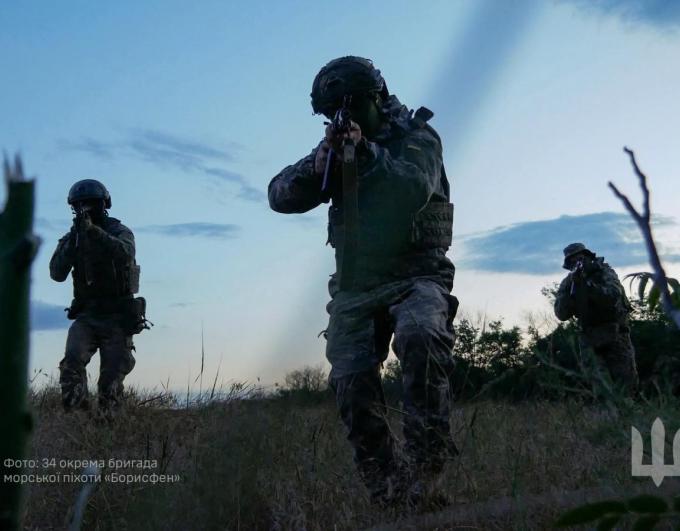 Студентів педколеджу на Луганщині окупанти змушують шити зимовий одяг дя військових рф, не тільки гірникам - в "лнр" затримують зарплати металургам, ворог атакував біля Новоєгорівки