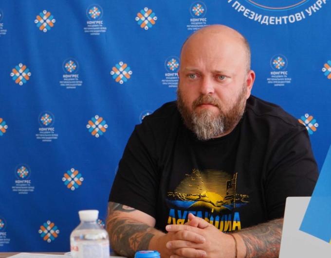 20 серпня відбулося урочисте відкриття секційної установчої конференції педагогічних працівників Луганської області під назвою «Серпневі настанови – 2026». З вітальним словом до учасників конференції звернулися голова Луганської обласної державної адміністрації Олексій Харченко та його заступниця Катерина Безгинська, які подякували педагогам за стійкість і невтомну роботу.  «В умовах воєнного стану ваша праця набула особливого, стратегічного значення. Ви не просто навчаєте – ви тримаєте освітній фронт, захи