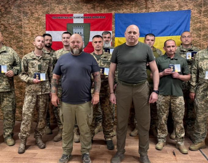 На Донеччині Олексій Харченко відзначив бійців 100-ої бригади